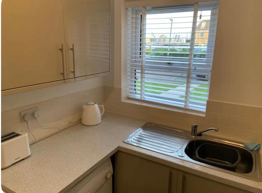 One Bedroom Ground Floor Flat Central צ'יצ'סטר מראה חיצוני תמונה